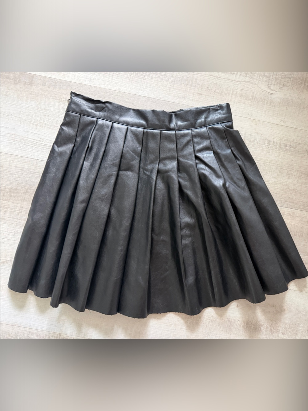SHEIN Black Faux Leather Pleated Mini Skirt